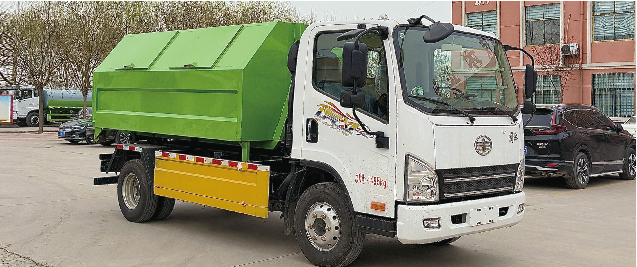Hook-lift Refuse Truck