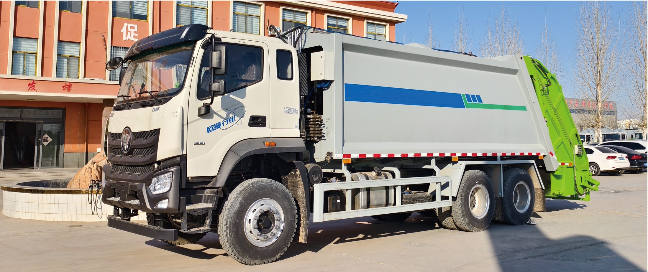 Rear-loading Refuse Compactor